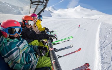 Skifahren mit der Familie im Skigebiet von Serfaus-Fiss-Ladis in Tirol Österreich | © Andreas Kirschner