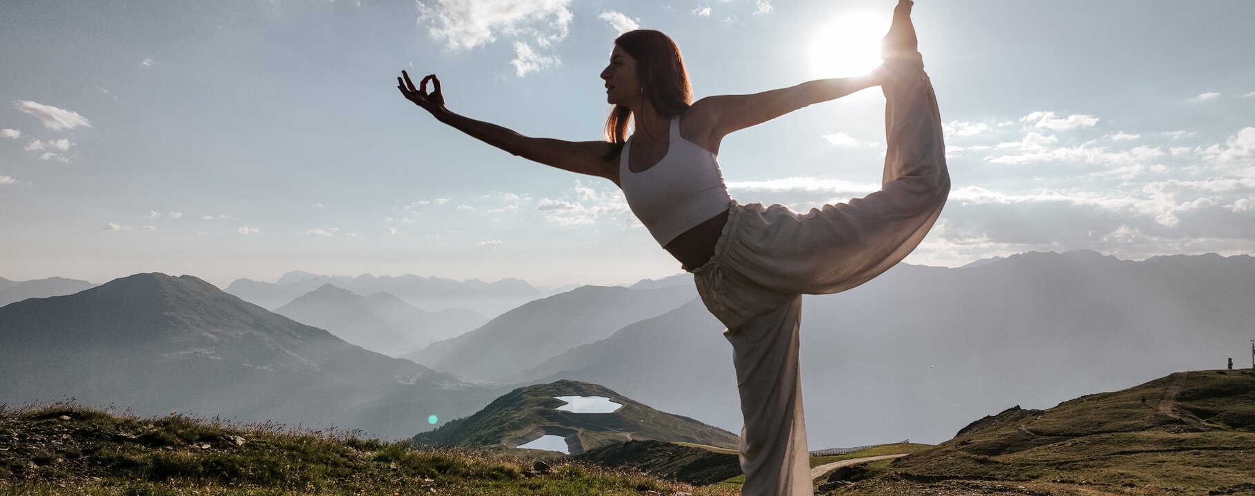 morning yoga session with panoramic views in Serfaus.-Fiss-Ladis in Tyrol | © Fisser Bergbahnen GmbH