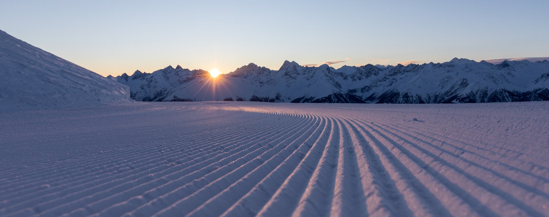 Piste im Sonnenaufgang in Serfaus-Fiss-Ladis in Tirol | © Fisser Bergbahnen GmbH | Andreas Kirschner