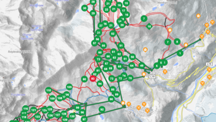 Map showing ski routes and lift numbers in the Alps.