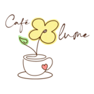 Ein einfaches, farbenfrohes Logo für ein Café mit einer Blüte in einer Tasse.