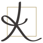 Ein schlichtes Logo mit einem stilisierten Buchstaben 'K' und goldener Umrandung.