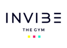 Logo von INVI3 THE GYM mit bunten Punkten.