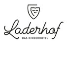 Logo von Laderhof, einem Kinderhotel mit freundlichem Design.