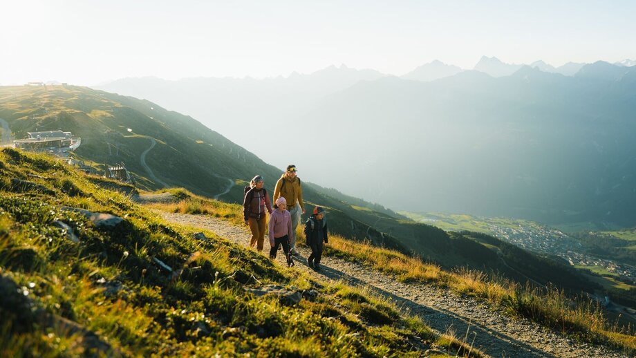 Samen de bergen ontdekken langs de Gratwanderweg | © © Serfaus-Fiss-Ladis Marketing GmbH_Markus Lindl