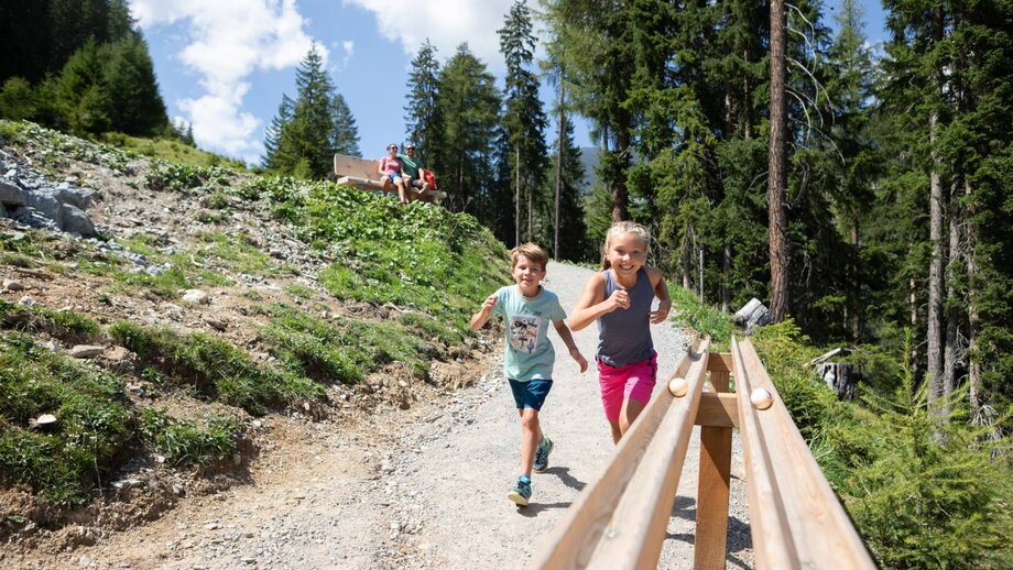 Der Holzkugelweg in Serfaus | © © Serfaus-Fiss-Ladis Marketing GmbH