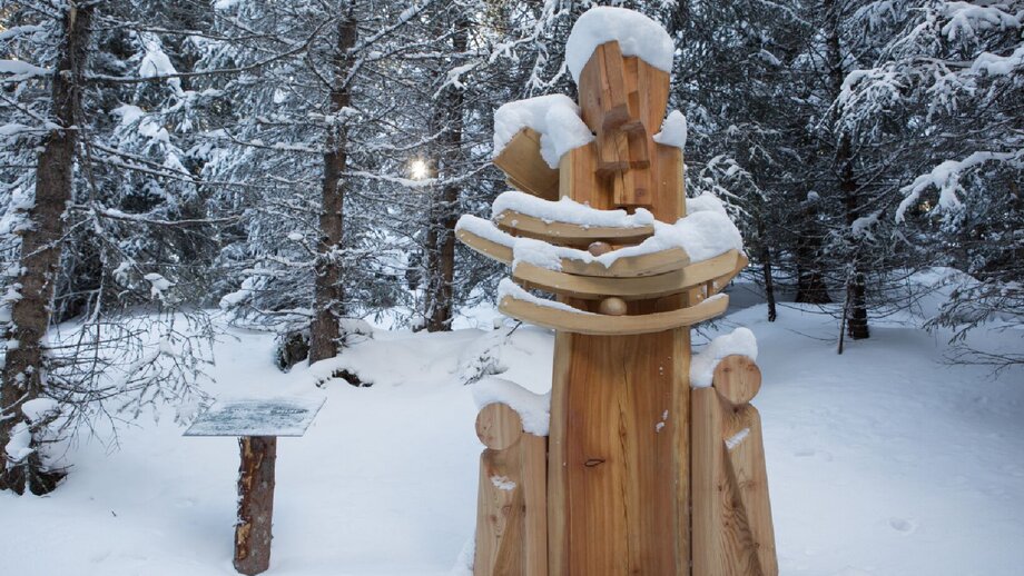 Holzskulptur auf dem Besinnungsweg | © © Serfaus-Fiss-Ladis Marketing GmbH