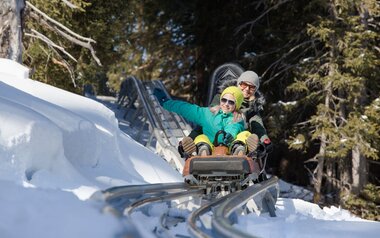Fahrt auf der Ganzjahresrodelbahn Familien Coaster Schneisenfeger in Serfaus in Tirol | © Andreas Kirschner