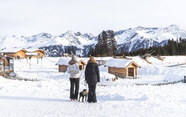 In Serfaus-Fiss-Ladis in Tirol fühlen sich alle Generatione samt Vierbeiner wohl. Perfekter Familien Urlaub in Österreich mit Hund | © Jana Zieseniss, www.sonne-wolken.de