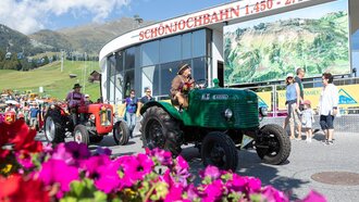 Traktoren und Oldtimertreffen
