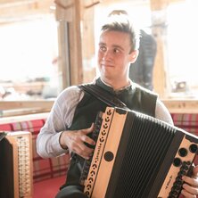 Musikant im Restaurant Lassida