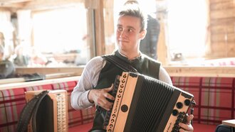 Musikant im Restaurant Lassida