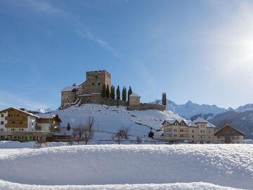 Laudegg castle winter
