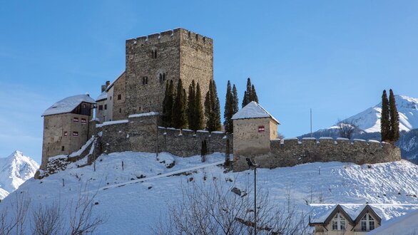 Burg Laudegg Winteransicht