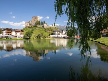 Laudegg castle summer