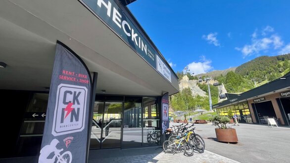 checkin-bikecenter-aussen-weit