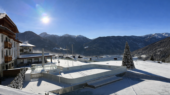 Ice skating in Serfaus