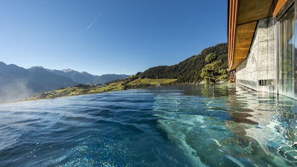 Pool Sommer Ausblick Berge