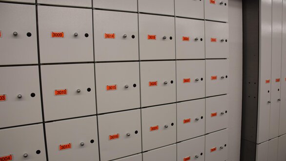 Einzeldepot für Helme | © Ruetz Luggi