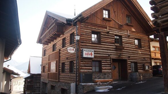 Pizzeria Bajazzo outside view