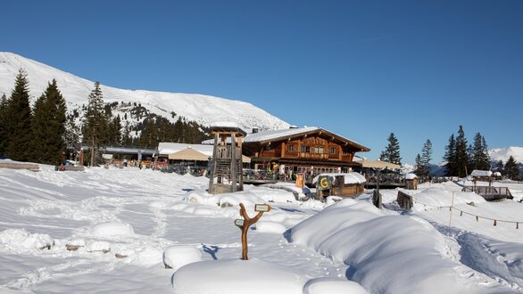 Seealm Hög restaurant in winter