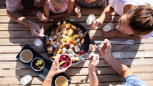 Meal at the Seealm Hög restaurant