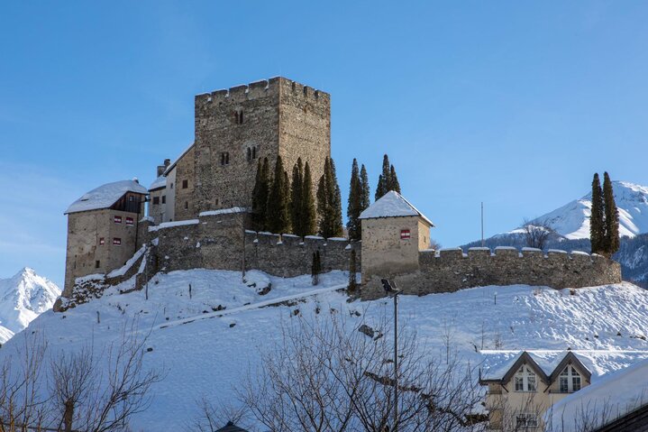 Burg Laudegg Winteransicht 2