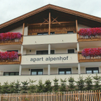 Bild_Alpenhof_außen_Sommer