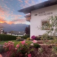 Haus Neururer- Eingang