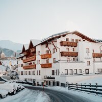 Hotel Außenansicht Winter