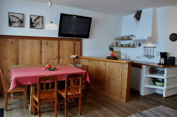 Original Tiroler Bauernmöbel in einer der Wohnunge